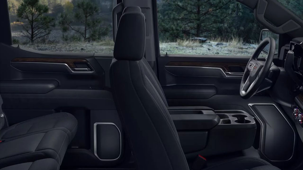 Habitacle d'un GMC Sierra 1500 2026